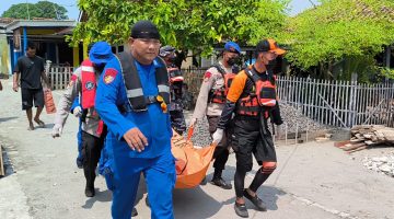 Tim SAR Gabungan Evakuasi Jenazah Nelayan di Perairan Pulau Sebesi