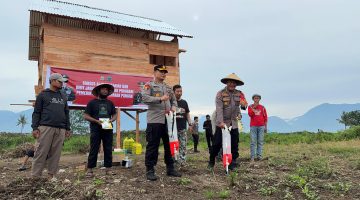 Polda Sulteng Dukung Reintegrasi Sosial Eks Simpatisan dengan Bansos Pertanian di Sigi